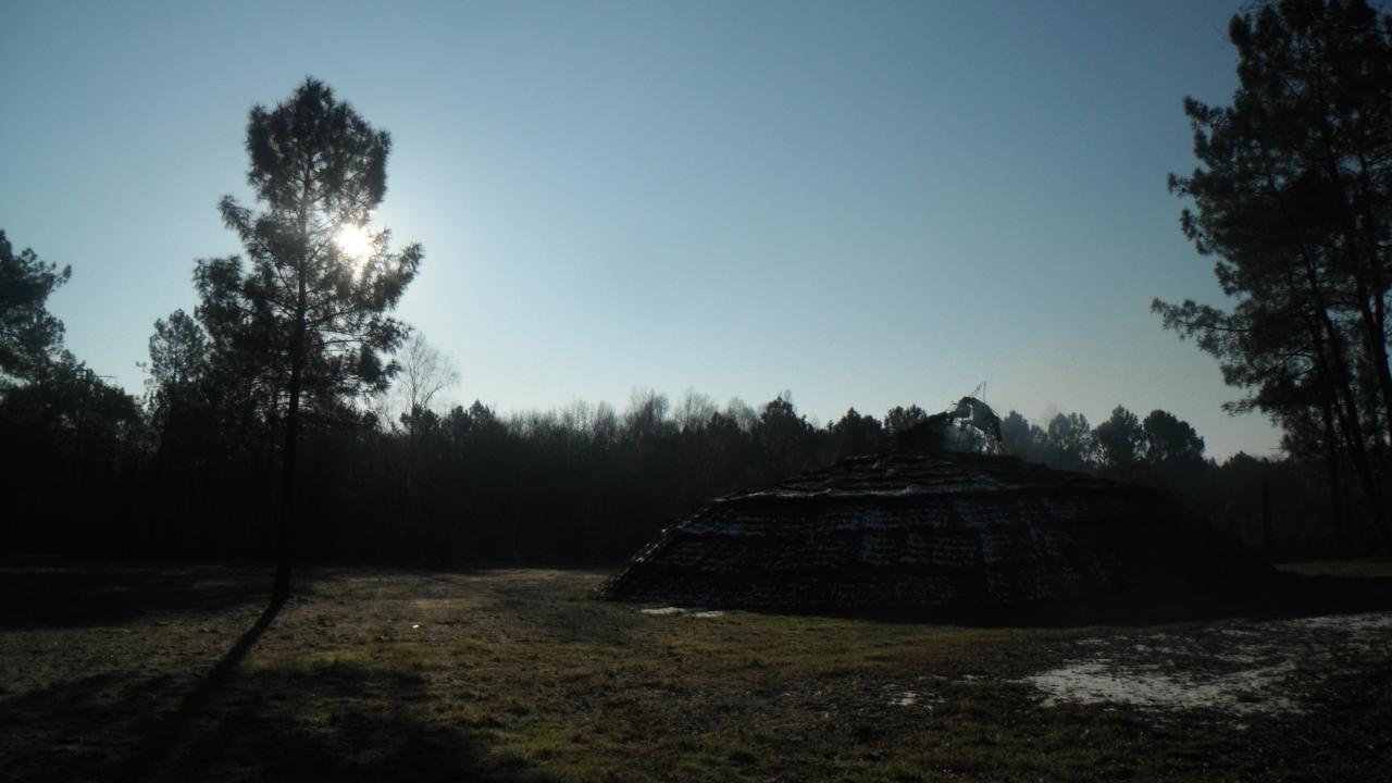 le jour se lève dans la plaine