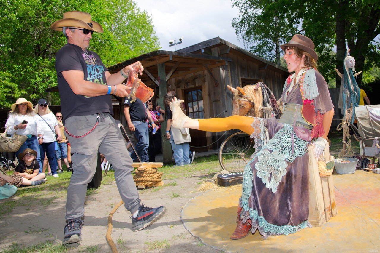 Els coeur en cavale spetacle de marionettes ge antes 27